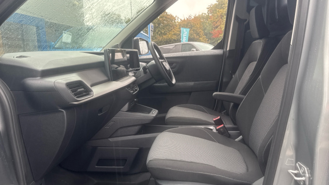 Ford Transit Courier E-Transit Courier 100kW 43kWh Trend Van Auto - Image 13